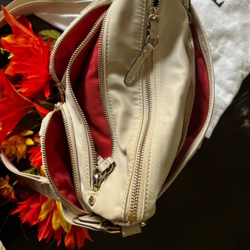 Shoulder Strap  Max: 24"
Height: 9.5"
Width: 12"
Depth: 2.5"